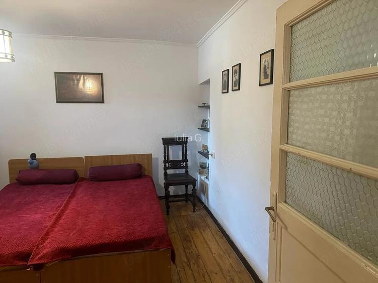 Vanzare jumatate de casa, Calea Domneasca 257 Intrare privata, Demisol+Etaj+Pod+Curte