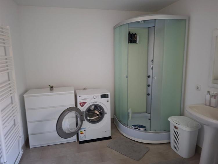 Apartament cu 3 camere semidecomandat în Gurghiu