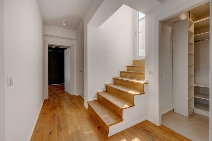 Duplex cu 4 camere cu Teren 302 Mp în Odăi
