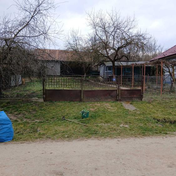 Persoana fizica vand casa in Sat Legii comuna Geaca - 1