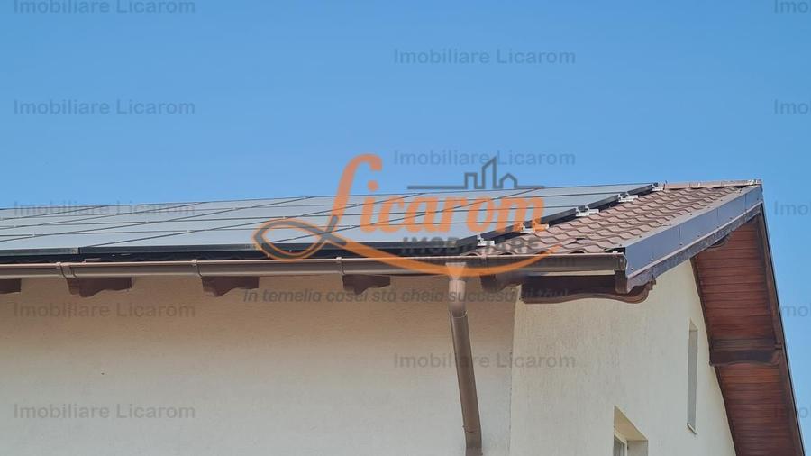 Casă individuală cu 8 camere decomandat cu Canalizare în Cristian