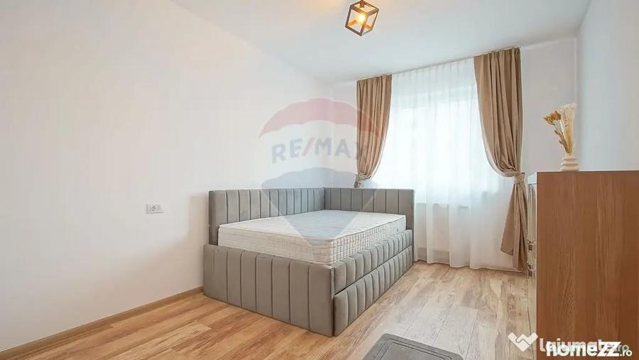 Apartament cu 3 camere decomandat în Tractorul