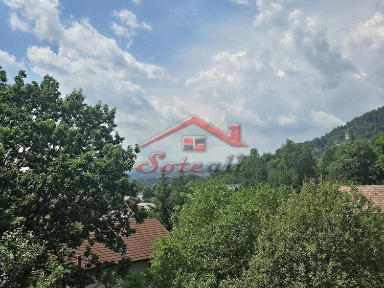 Casă cu Teren 3300 Mp în Cornu