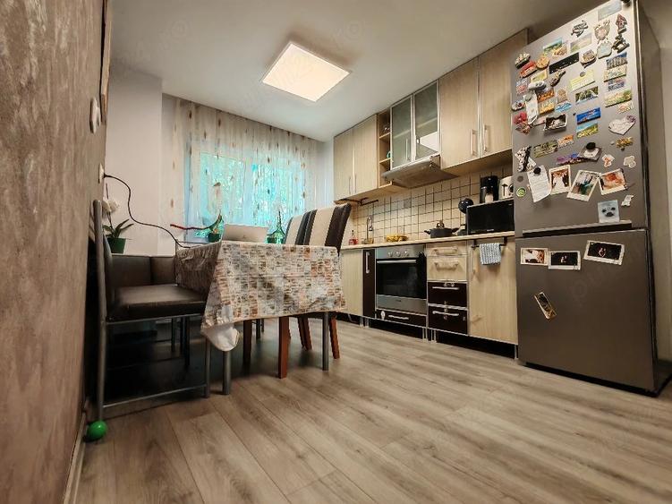 Apartament cu 3 camere decomandat în Nufărul