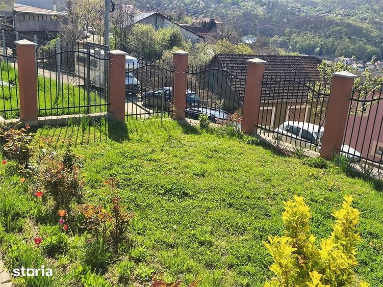 Casă cu 3 camere cu Teren 300 Mp în Muncitoresc
