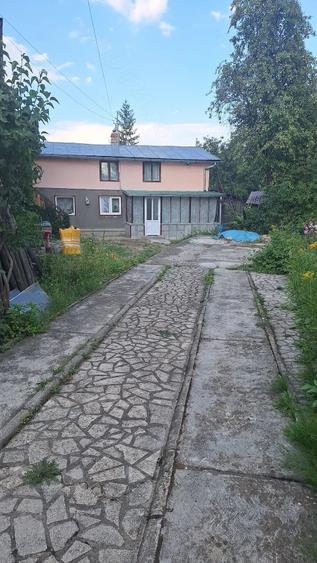 Casă cu 3 camere cu Teren 994 Mp în Central