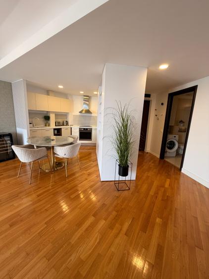 Apartament cu 3 camere semidecomandat în Herăstrău