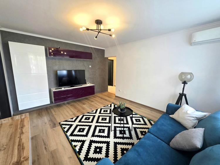 Apartament cu 3 camere semidecomandat, mobilat în Sala Palatului
