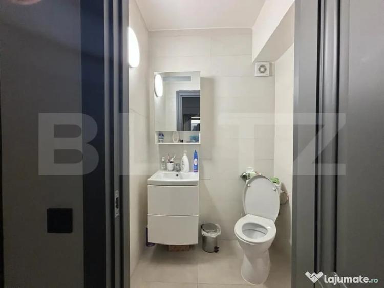 Apartament cu 3 camere semidecomandat, mobilat în Calea Moldovei