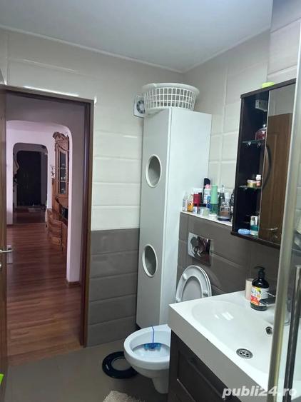 Apartament cu 3 camere semidecomandat în Central
