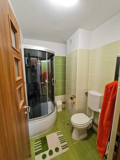 Apartament cu 3 camere semidecomandat în Teiul Doamnei