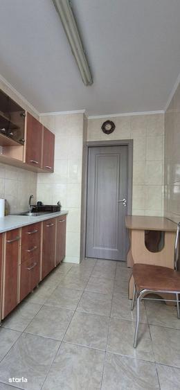 Apartament cu 3 camere decomandat în Berceni