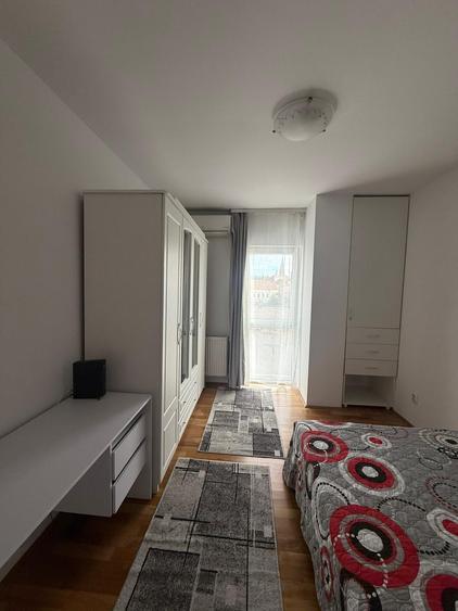 Apartament cu 3 camere semidecomandat în Central