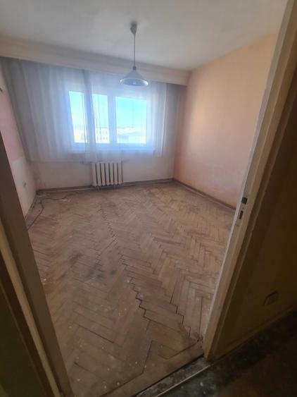Apartament cu 3 camere decomandat în Cetate