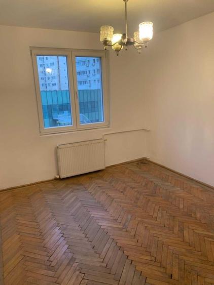 Apartament cu 3 camere decomandat în Vitan