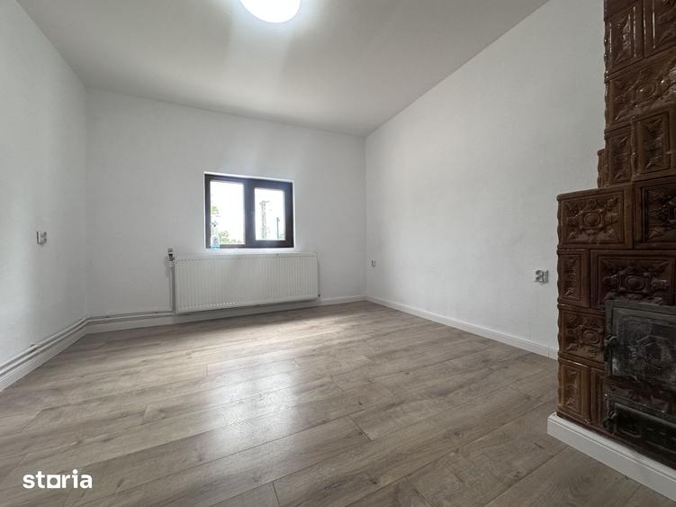 Casă cu 6 camere cu Teren 1532 Mp în Gura Vadului
