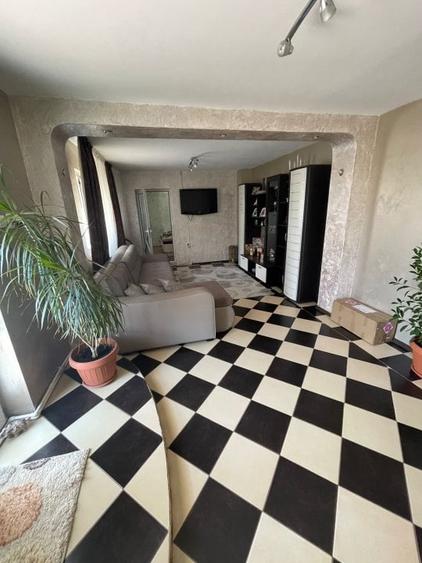 Casă cu 4 camere cu Teren 256 Mp în Chercea