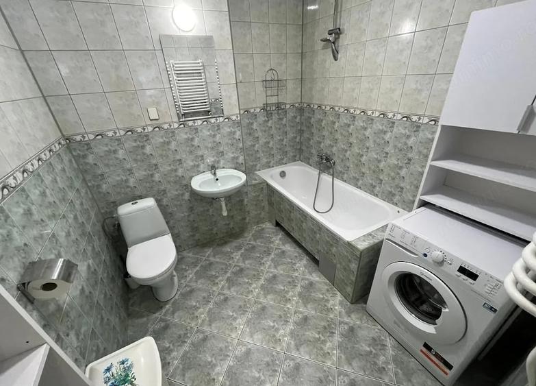 Apartament cu 3 camere decomandat în Astra