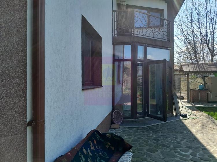 Casă cu 5 camere cu Teren 958 Mp în Central