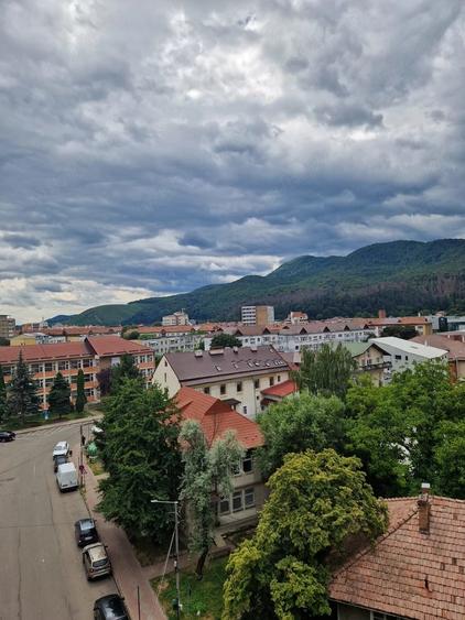 Apartament cu 3 camere semidecomandat în Ultracentral