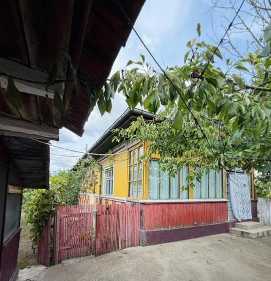 Casă cu 3 camere cu Teren 2500 Mp în Sălcioara