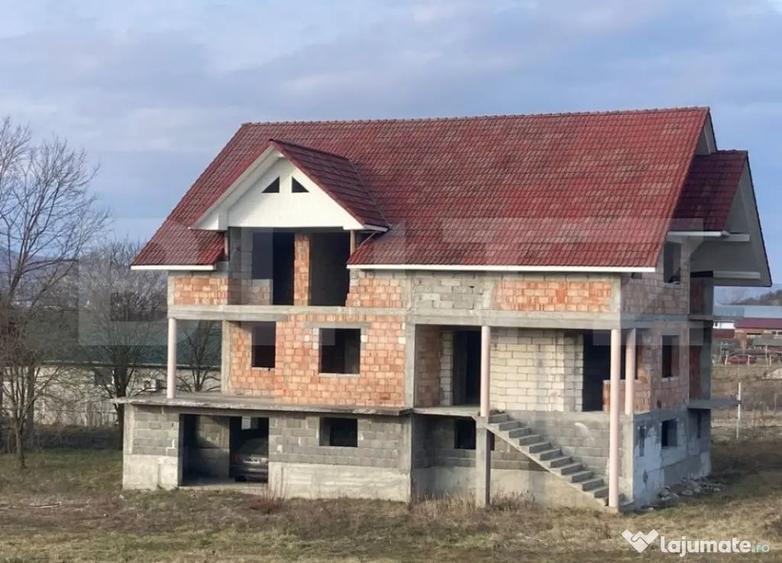 Casă cu 7 camere cu Teren 1106 Mp în Dej