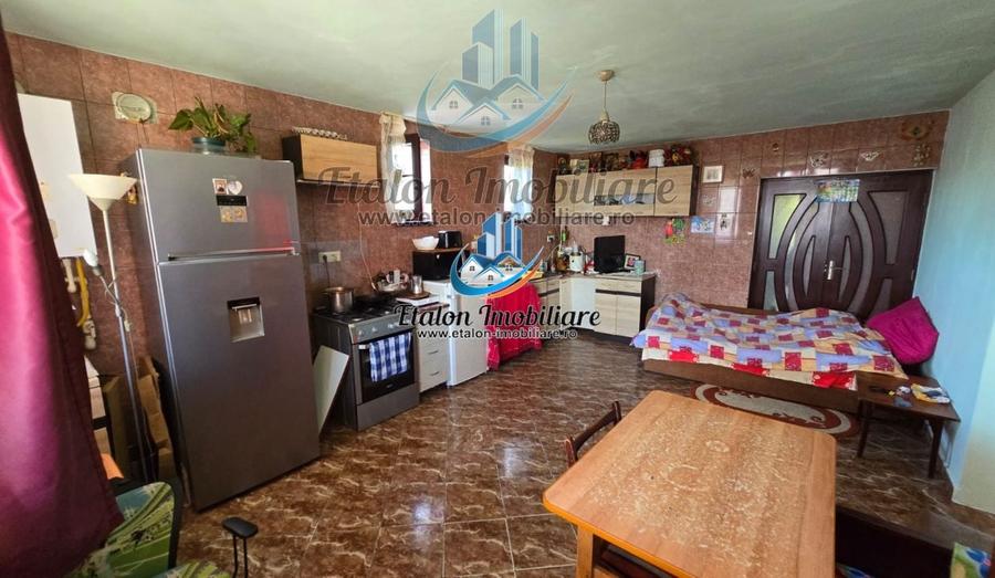 Casă individuală cu 5 camere cu Teren 805 Mp în Periferie