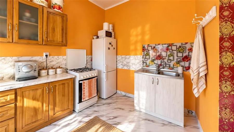 Casă individuală cu 2 camere cu Teren 719 Mp în Exterior Est