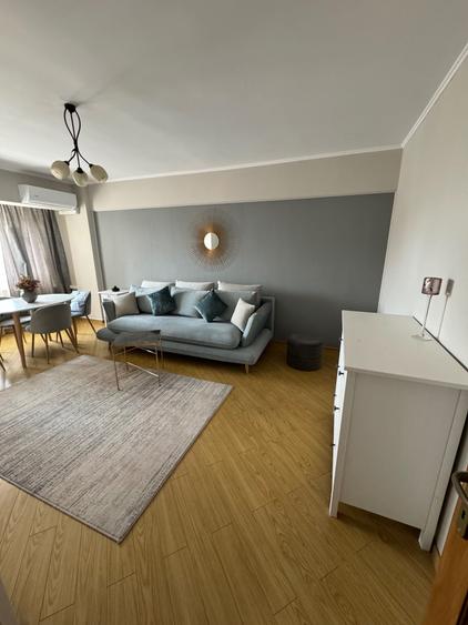 Apartament cu 3 camere decomandat în Exterior Vest