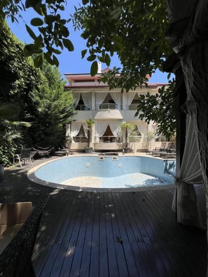 Casă individuală cu 10 camere cu Piscina în Stadion