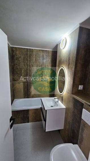 Apartament 3 camere, 3 balcoane, zona Piata Mare