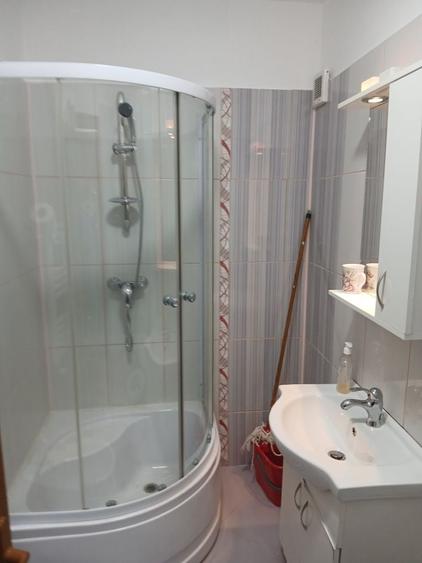 Apartament cu 2 camere semidecomandat în Craiovei