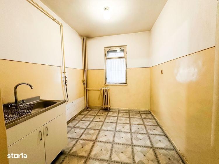 Apartament cu 4 camere decomandat în Republicii