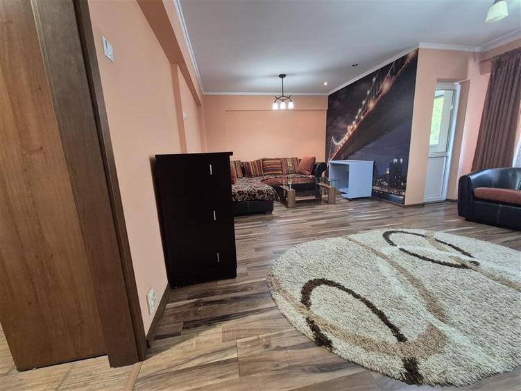 Apartament cu 3 camere decomandat, mobilat în Păcurari
