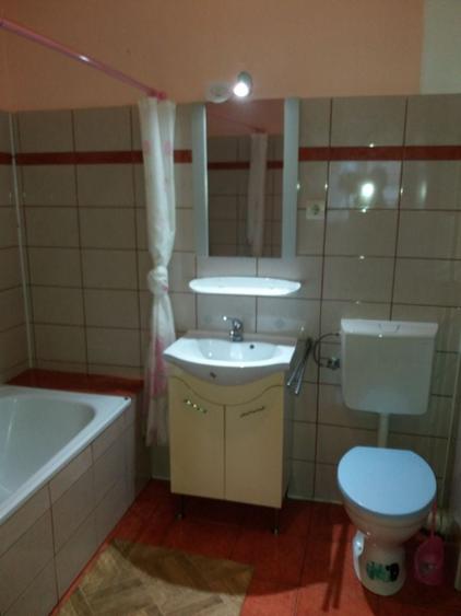 Apartament cu 3 camere decomandat în Florești