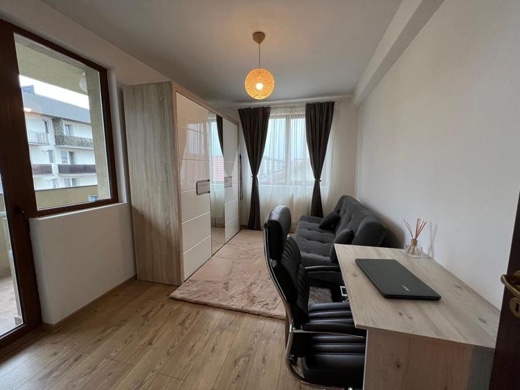 Apartament cu 3 camere decomandat în Florești