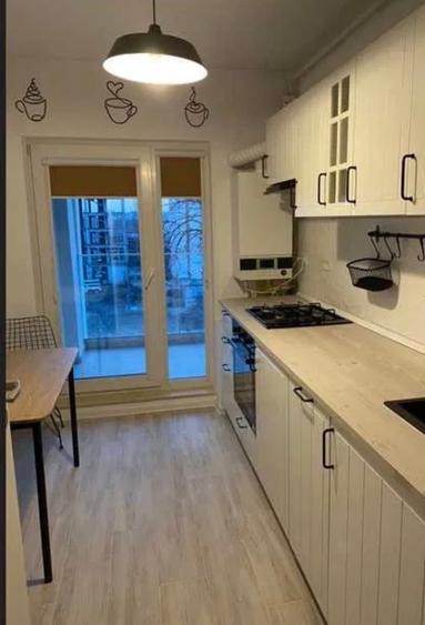 Apartament cu 2 camere decomandat în Parcul Carol