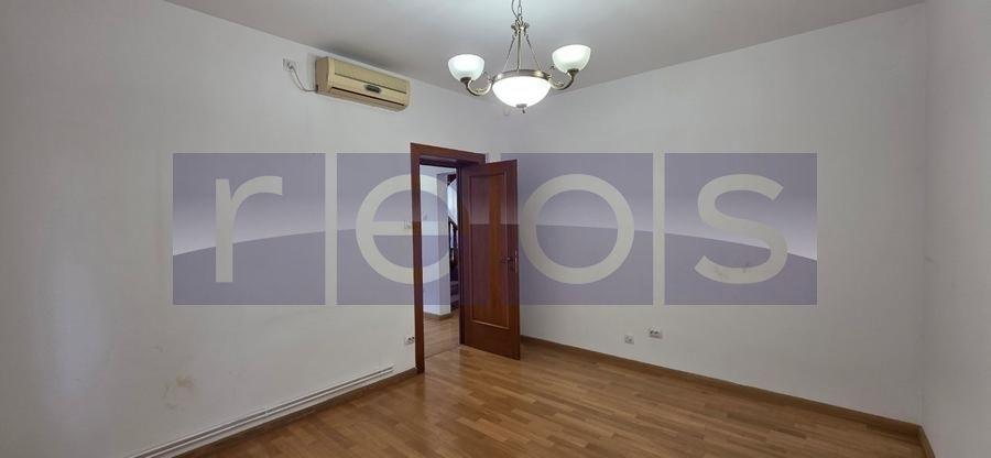 Casă individuală cu 5 camere cu Canalizare în Decebal