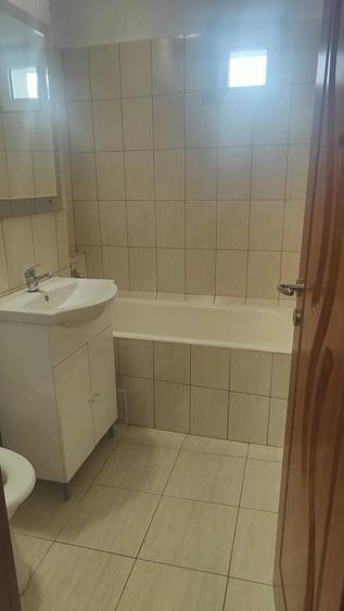 Garsonieră decomandată în Titan