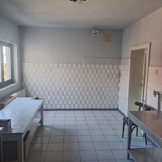 Casă cu 8 camere cu Teren 700 Mp în Semicentral