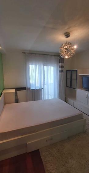 Apartament cu 3 camere decomandat în Exterior Vest