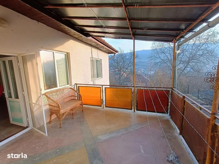 Casă cu 4 camere în Central