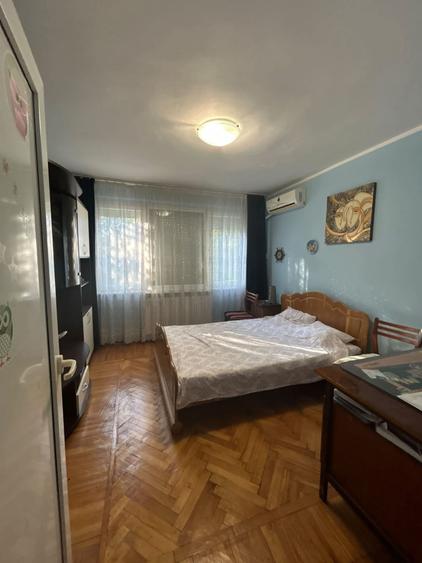Apartament cu 3 camere semidecomandat, mobilat în Micro 16