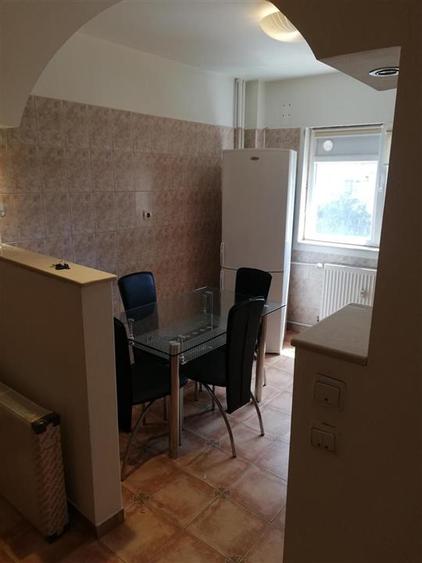 Apartament cu 2 camere semidecomandat, mobilat în Brâncoveanu