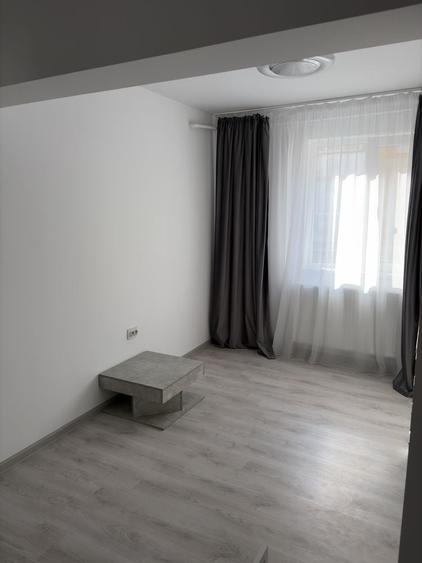Apartament cu 3 camere nedecomandat în Central