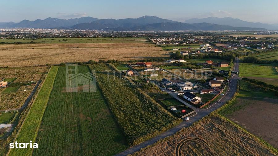 Teren de 17400 mp, în Stupini