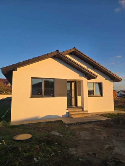 Casă cu 4 camere în Sântandrei