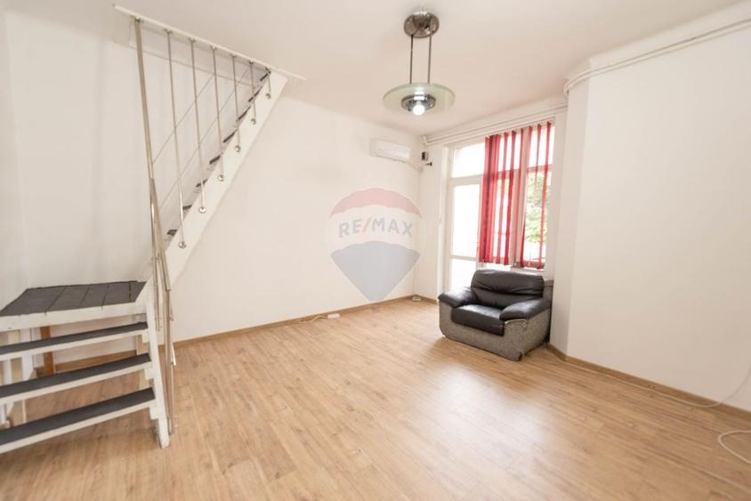 Apartament cu 3 camere semidecomandat, mobilat în Vitan