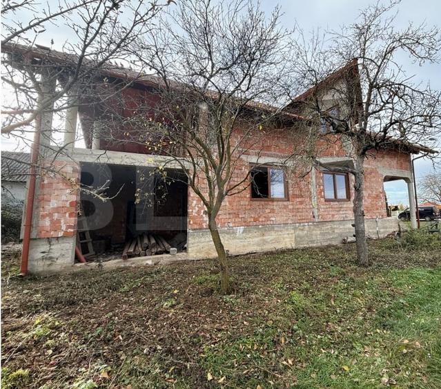 Casă individuală cu 4 camere cu Canalizare în Halmeu