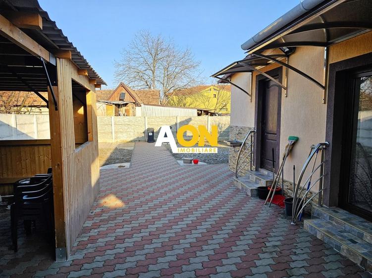 Casă individuală cu 4 camere cu Canalizare în Central